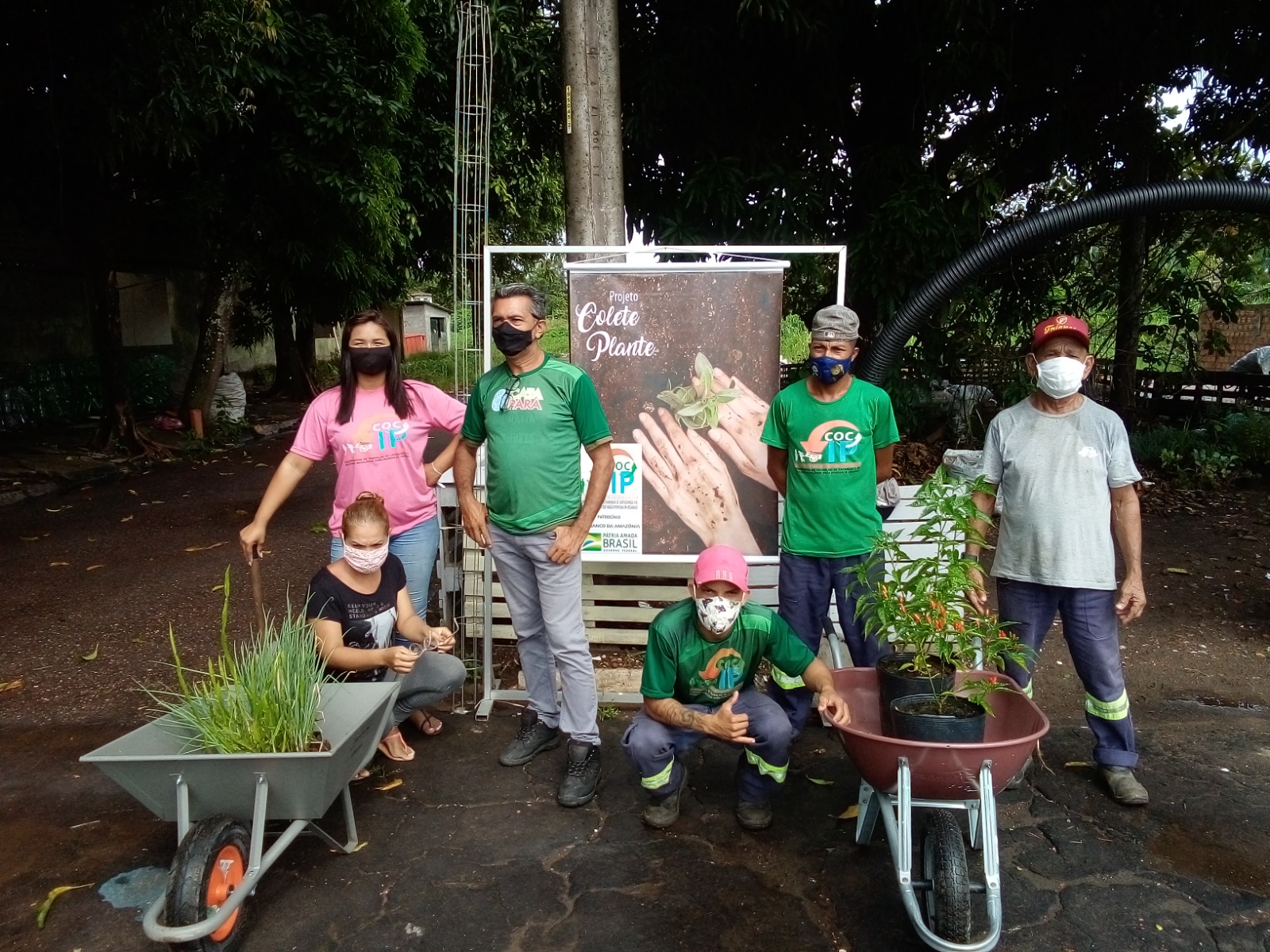 Equipe COCAVIP trabalhando no projeto Colete Plante